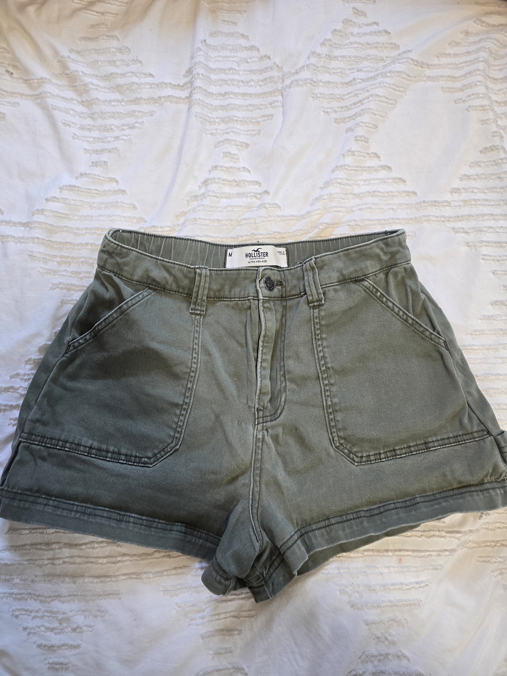 Hollister Ultra High-Rise Olive Green Utility Shorts Women's Medium